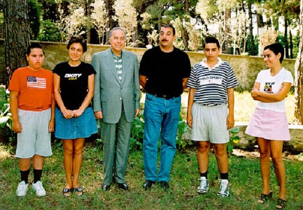 Bu da Sevil Əliyevanın Londonda yaşayan qızı Zərifə... - FOTO