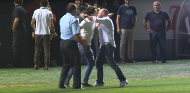 İNANILMAZ! Miri Yusif fanatlarının HÜCUMUNA məruz qaldı - VİDEO