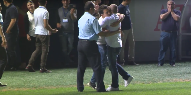 İNANILMAZ! Miri Yusif fanatlarının HÜCUMUNA məruz qaldı - VİDEO