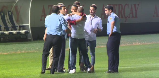İNANILMAZ! Miri Yusif fanatlarının HÜCUMUNA məruz qaldı - VİDEO