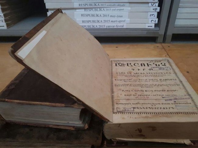 Erməni qadın Zəhranın məzarını ziyarət etdi - FOTO