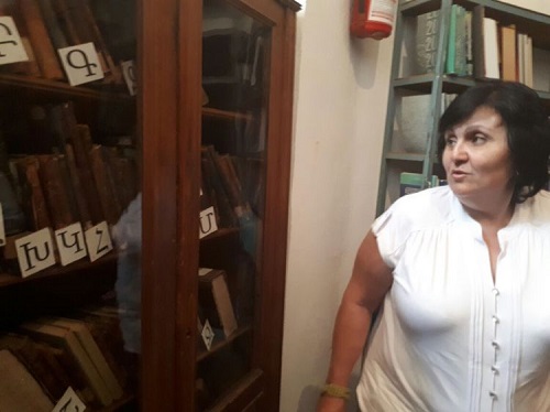Erməni qadın Zəhranın məzarını ziyarət etdi - Foto