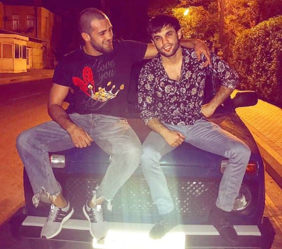 Gecə klubunda qızı döyən boksçumuzun dəbdəbəli həyatı (FOTO)