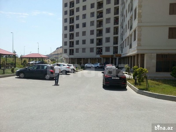 Jurnalist Prezidentin verdiyi evi satışa çıxarıb - Foto