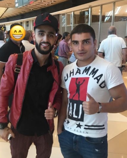 Hər videosuna 18 min manat qazanan blogger Bakıda - Foto