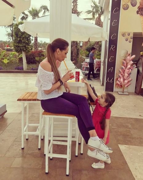 Sosial şəbəkələrin fenomeninə çevrilən Banunun anasının yeni - Fotoları