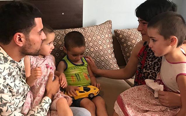 3 uşağını ataraq sevgilisi ilə qaçan qadın tapıldı - FOTOLAR