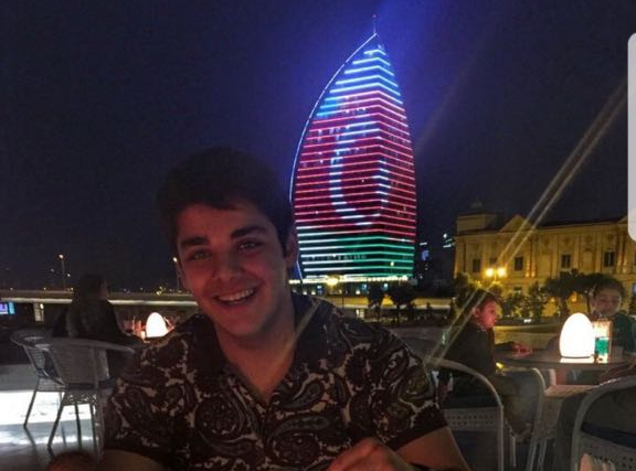 Güləşçilərə verməyə pul tapa bilməyən vitse-prezidentin oğlunun — BAHALI MAŞINLARI, LÜKS HƏYATI