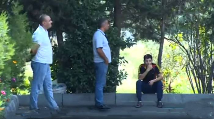 “Elə bil, bizi kimsə yatızdırdı...” – Mələyin öldürüldüyü evdən REPORTAJ (FOTOLAR)