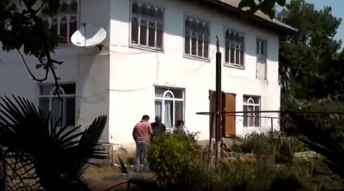 “Elə bil, bizi kimsə yatızdırdı...” – Mələyin öldürüldüyü evdən REPORTAJ (FOTOLAR)