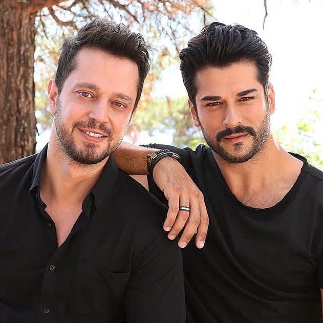 Burak Özçivit ATASINA iş tapıb - FOTOLAR