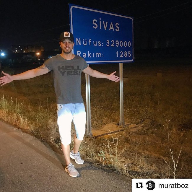 Burak Özçivit ATASINA iş tapıb - FOTOLAR