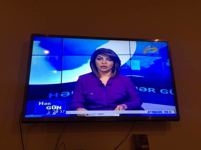 BİABIRÇILIQ! ANS-in məşhur aparıcısı SAÇYOLDUYA ÇIXDI, İŞDƏN QOVULDU - FOTO
