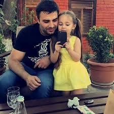 Azərbaycanın ən məşhur uşağı olan Banunun yaraşıqlı atası ilə olan fotoları - REKORD QIRIR