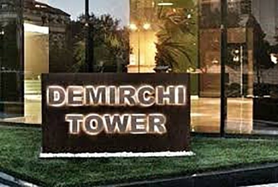"Dəmirçi Plaza"da qətl: "Oğlumun başı darmadağın olub, məsciddə yuyanlar dedilər ki..."