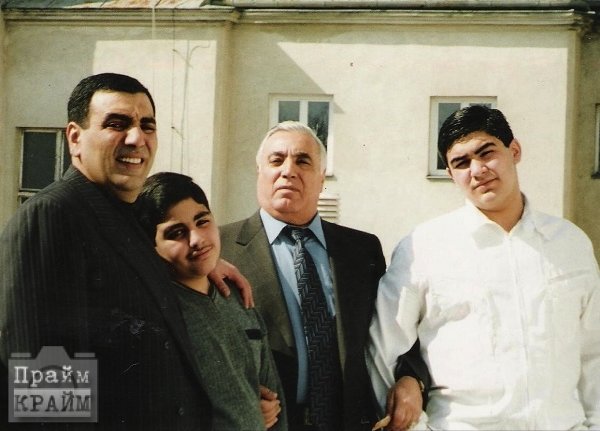 'Qanuni oğru'ların ailələri: Arvadları, sevgililəri və uşaqları... - FOTOLAR