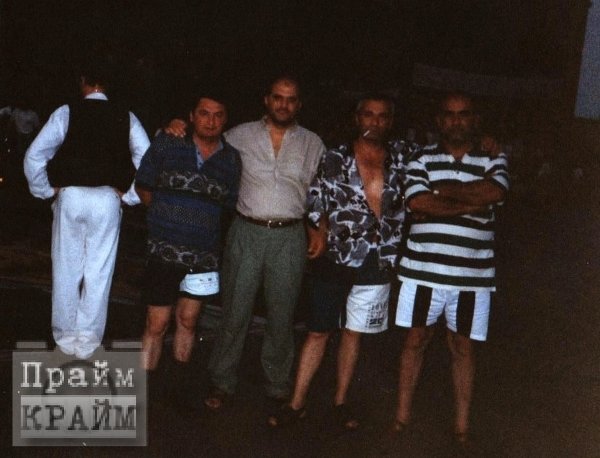 'Qanuni oğru'ların ailələri: Arvadları, sevgililəri və uşaqları... - FOTOLAR