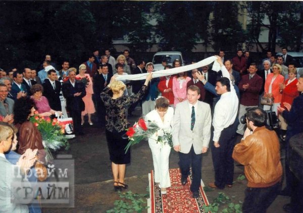 'Qanuni oğru'ların ailələri: Arvadları, sevgililəri və uşaqları... - FOTOLAR