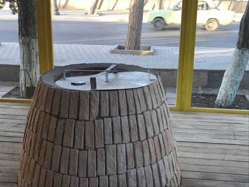 Bu restoranda aşı əl ilə yeyənə 1 ay pulsuz aş veriləcək - FOTO