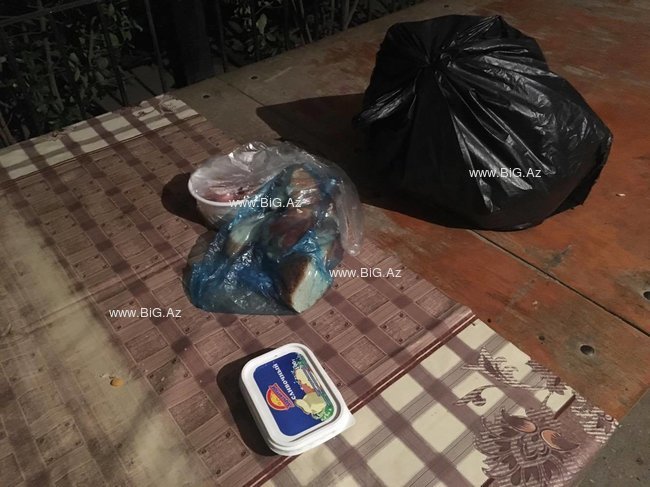 Azərbaycanda ərindən boşanan qadını EVDƏN ATDILAR: Azyaşlı qızı ilə KÜÇƏDƏ YATIR - FOTO+VİDEO