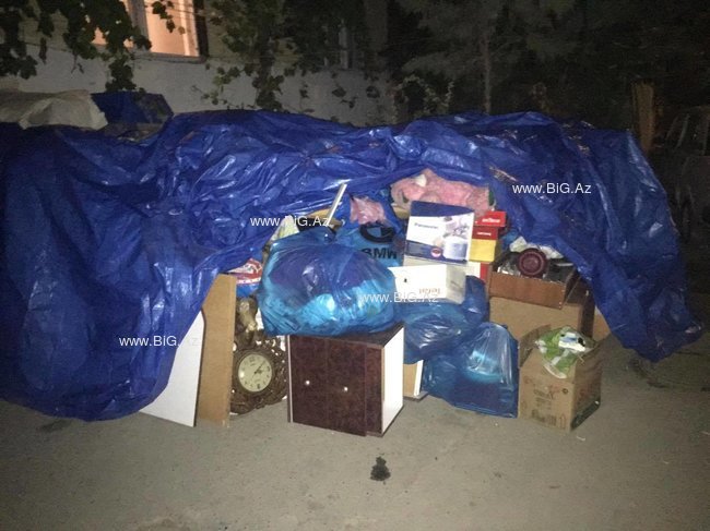 Azərbaycanda ərindən boşanan qadını EVDƏN ATDILAR: Azyaşlı qızı ilə KÜÇƏDƏ YATIR - FOTO+VİDEO