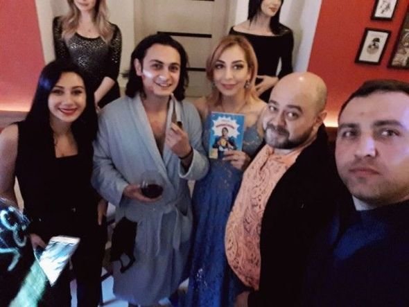 Təqdimata alt paltarında gələn ANS aparıcısından +18 klip çəkdirən Aygünə: