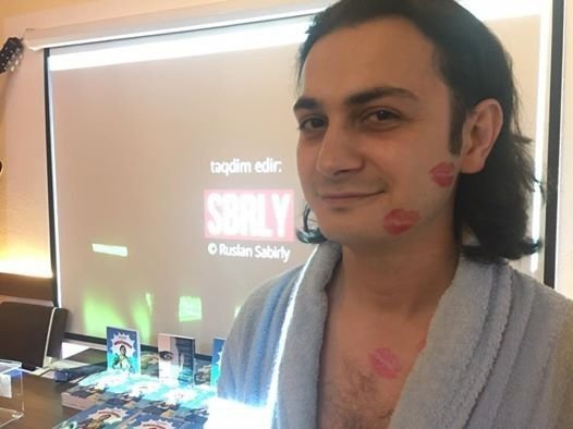 Təqdimata alt paltarında gələn ANS aparıcısından +18 klip çəkdirən Aygünə: