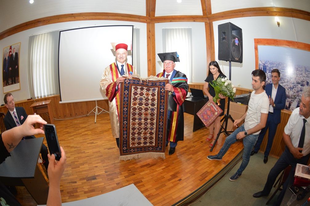 Kanadanın Ontario əyalətində tədqiqatlar, innovasiya və elm naziri Reza Moridi Odlar Yurdu Universitetində olub