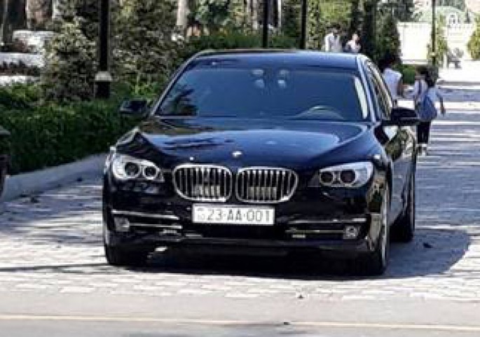 İcra başçısı parkla dayanacağı səhv salıb - FOTO