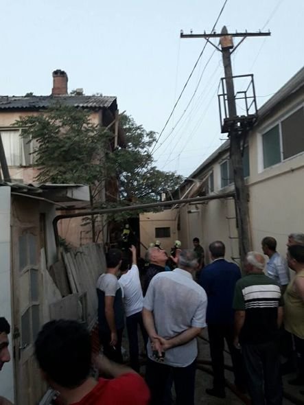 Bakıda DƏHŞƏTLİ YANĞIN: Əhali küçədə qaldı - FOTOLAR