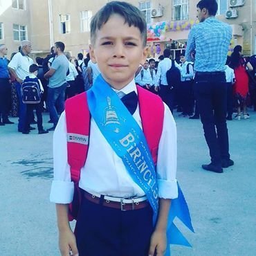 Uşaqları birinci sinfə gedən azərbaycanlı məşhurların Bilik Günü SEVİNCİ FOTOLARDA