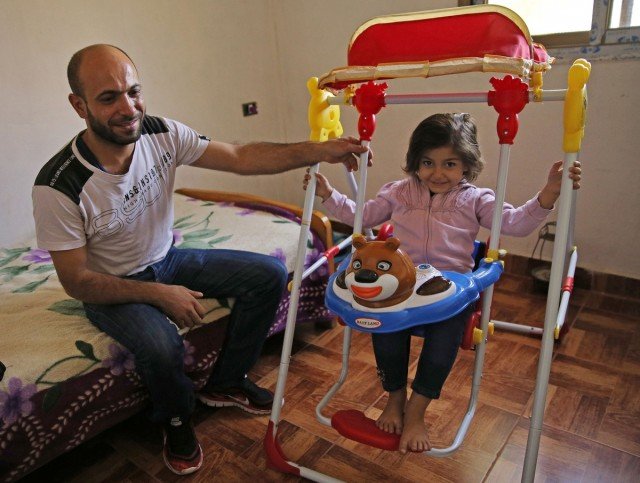 O Ata Qızı Üçün Küçələrdə Qələm Satırdı - İndiki Halına İnanamayacaqsınız... - ŞOK FOTOLAR