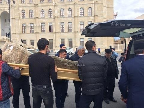 SON DƏQİQƏ! Lütfi Zadənin cənazəsinin görüntüləri yayıldı - FOTOLAR