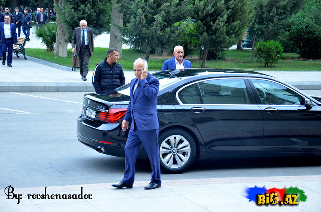 Lütfi Zadə DƏFN EDİLDİ: Kimlər güldü, kimlər yatdı, kimlər isə KÖVRƏLDİ - FOTOREPORTAJ