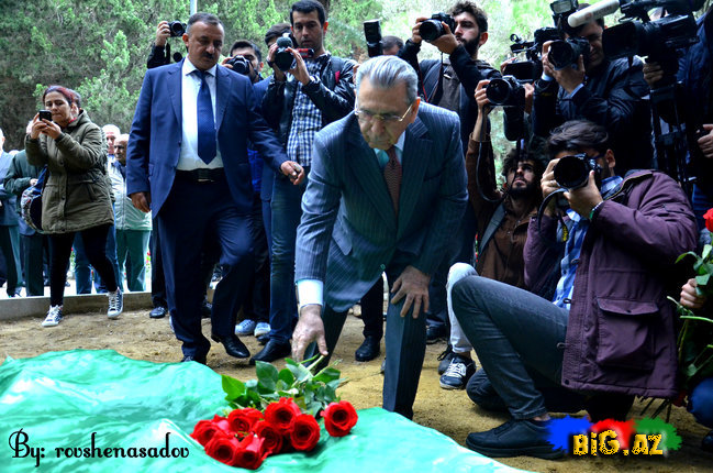 Lütfi Zadə DƏFN EDİLDİ: Kimlər güldü, kimlər yatdı, kimlər isə KÖVRƏLDİ - FOTOREPORTAJ