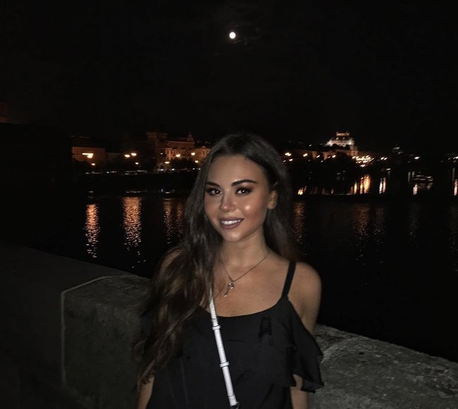 Safuranın özündən gözəl bacısı Fidanın bu FOTOLARINA TƏRİFLƏR YAĞDI