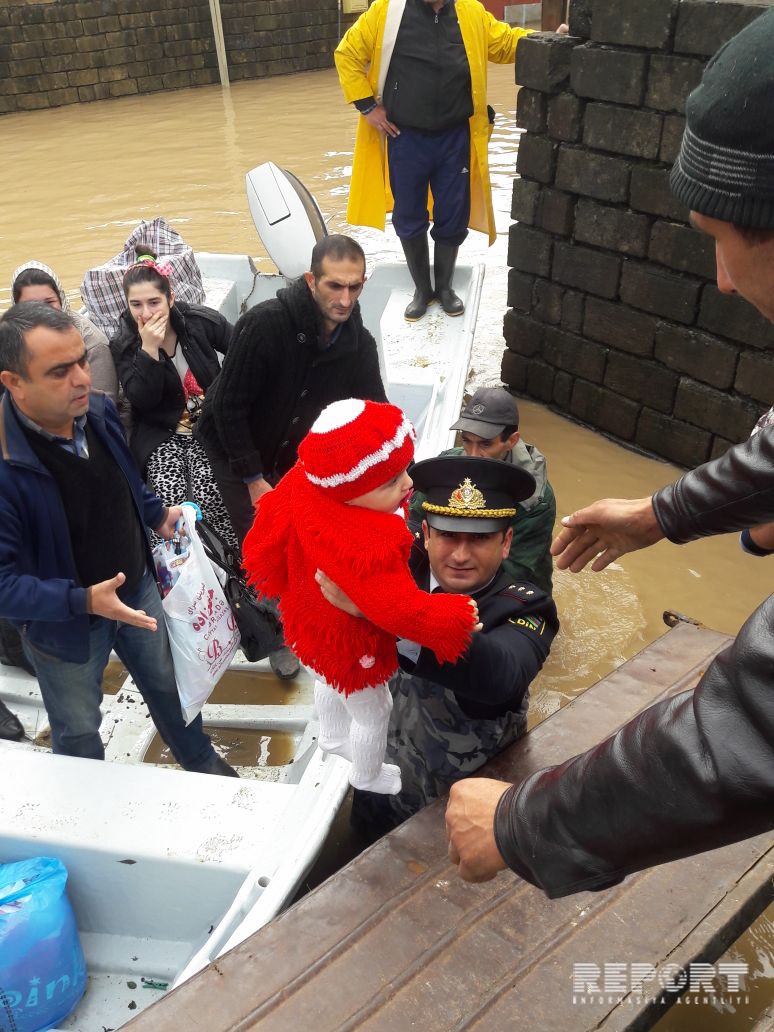 Dünya mətbuatı azərbaycanlı polis zabitindən danışır - FOTOLAR