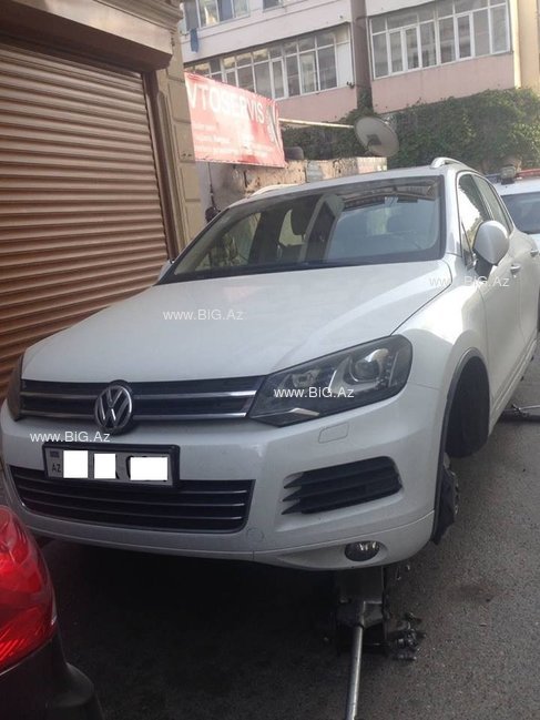 Bakıda baş redaktorun maşınını yararsız hala saldılar FOTOLAR