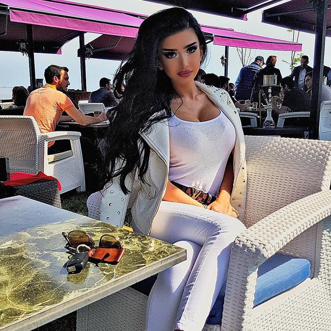 Azərbaycanlı holdinq rəhbərinin qızından cazibədar FOTOLAR