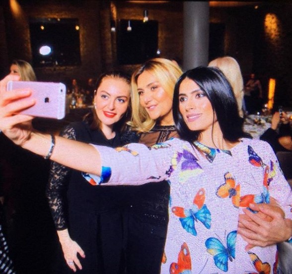 Zülfiyyə Xanbabayeva və həyat yoldaşının rəqsi - VİDEO-FOTO