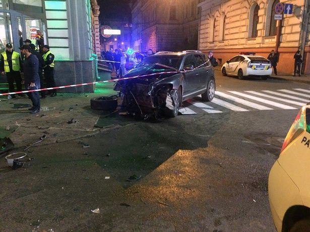 Milyonçu qızı avtomobiliylə piyadaların üstündən keçdi: 6 ölü - VİDEO - FOTO