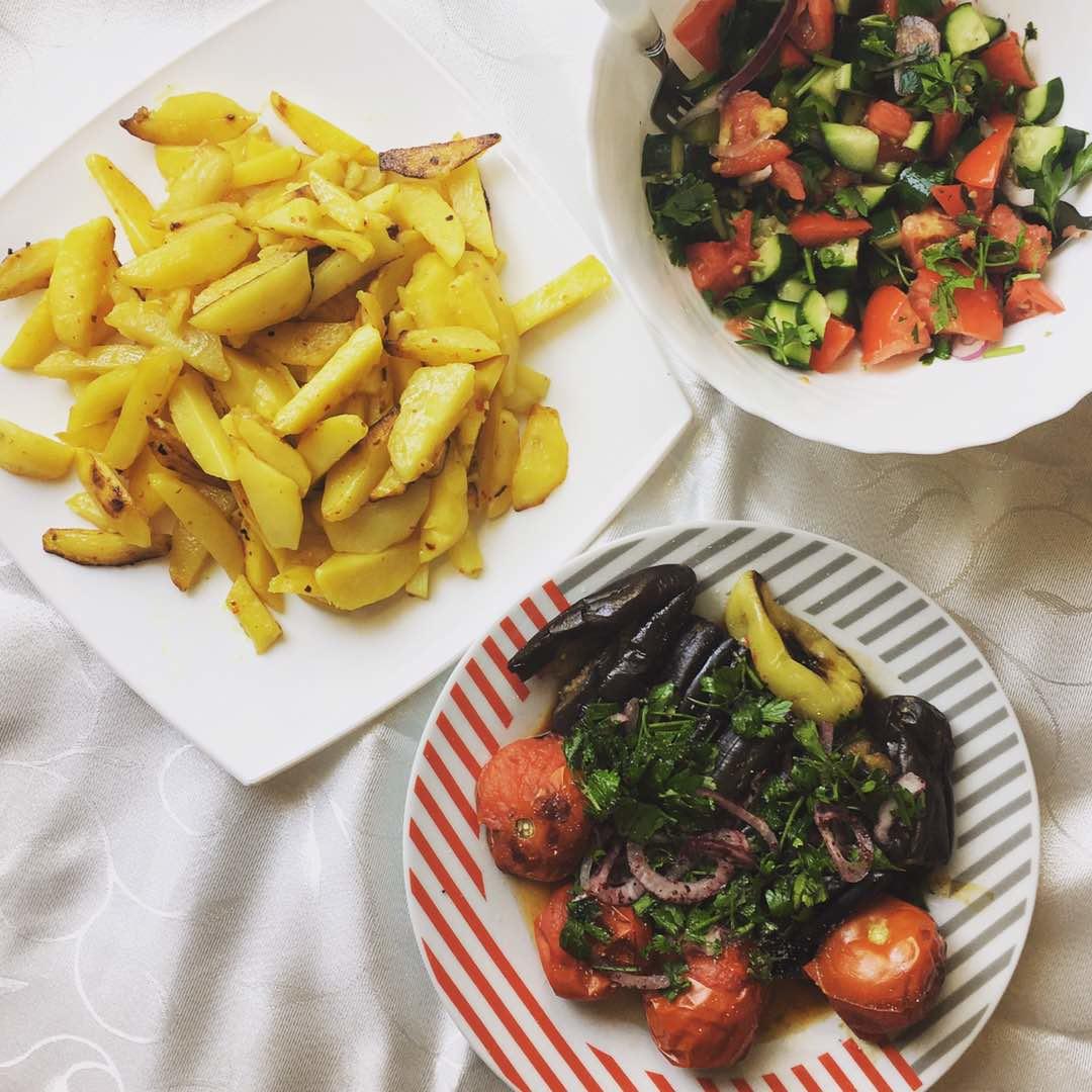 İllərdir ət yeməyən azərbaycanlı qız: Gözəlliyiniz boşqabınızdan başlayır… - FOTO