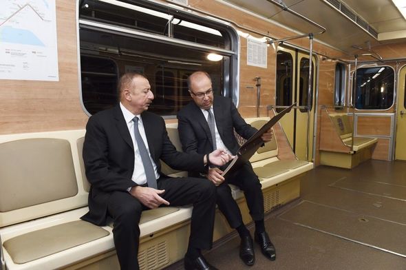 İlham Əliyev Bakı Metropolitenində - FOTO