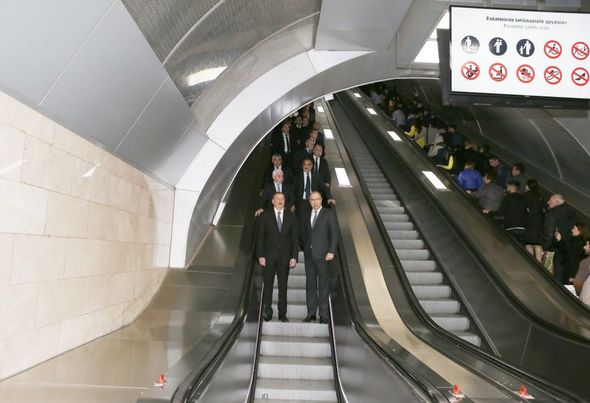 İlham Əliyev Bakı Metropolitenində - FOTO