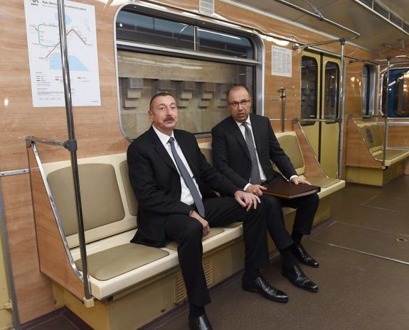 İlham Əliyev Bakı Metropolitenində - FOTO