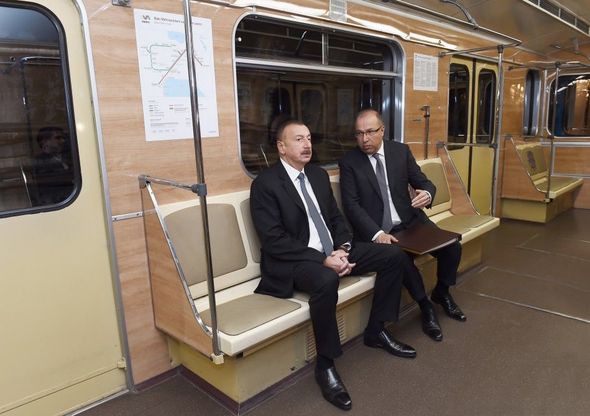 İlham Əliyev Bakı Metropolitenində - FOTO