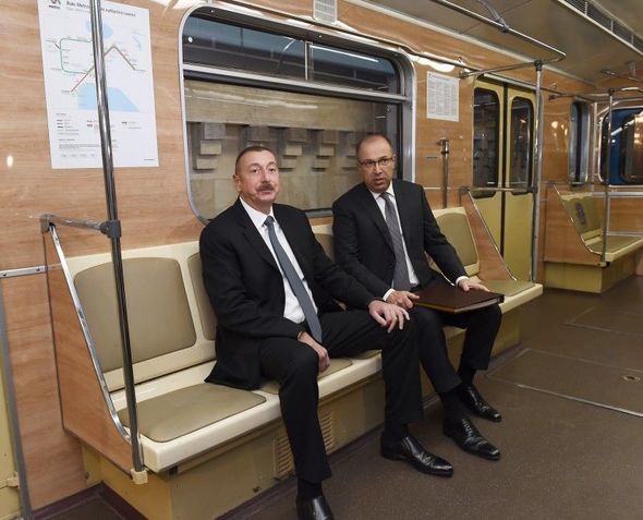 İlham Əliyev Bakı Metropolitenində - FOTO