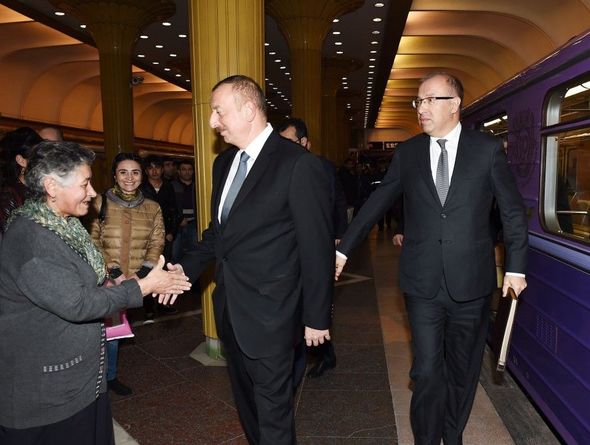 İlham Əliyev Bakı Metropolitenində - FOTO