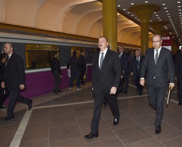 İlham Əliyev Bakı Metropolitenində - FOTO