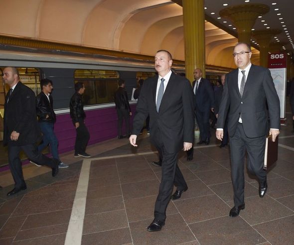 İlham Əliyev Bakı Metropolitenində - FOTO